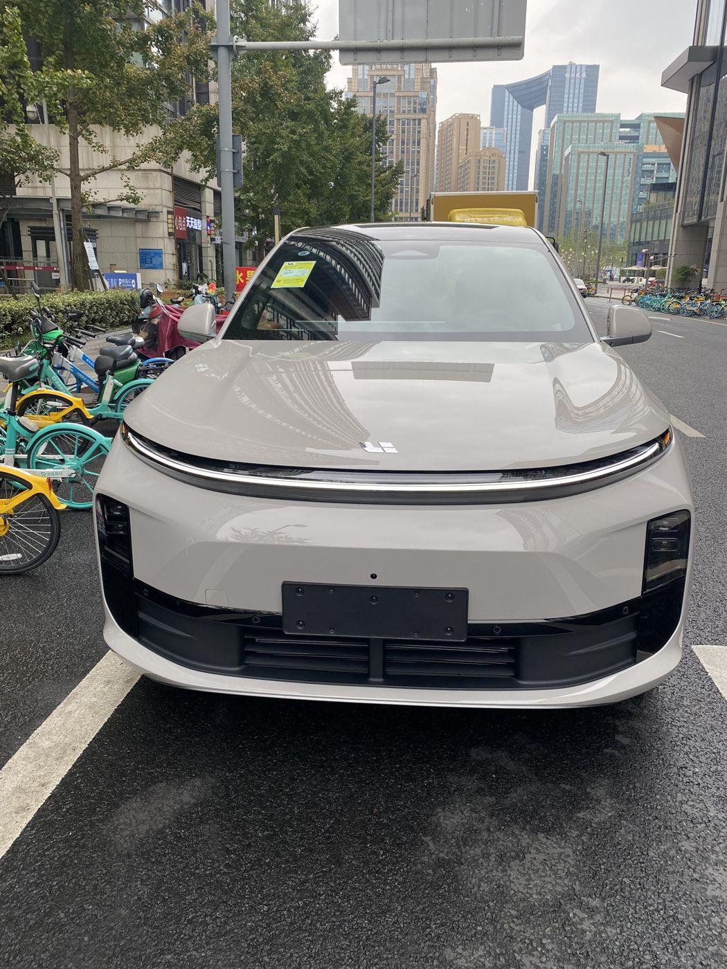 来利国际w66 MEGA 高压纯电 MPV
